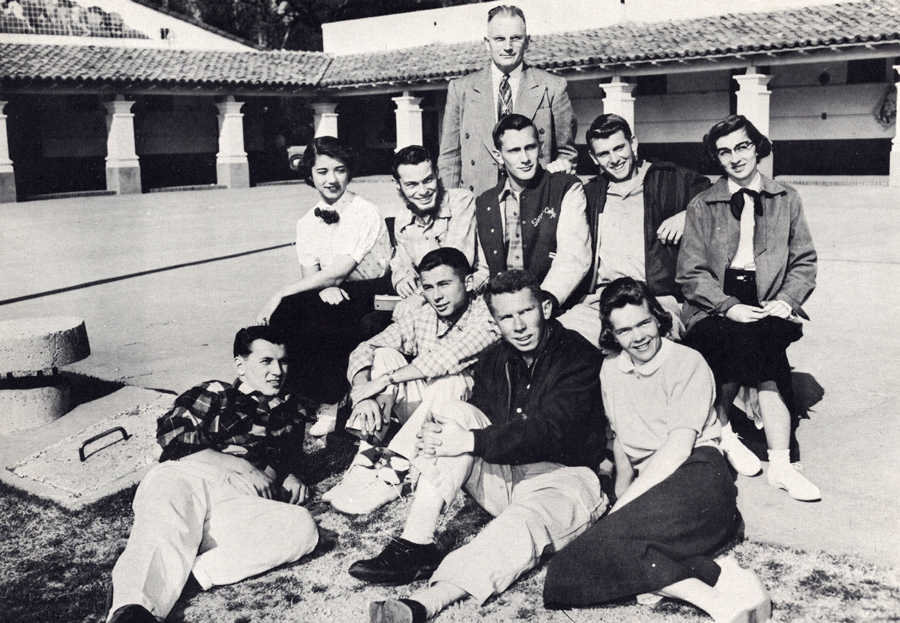 Lew Fellows and the Sierra College ski team in 1955