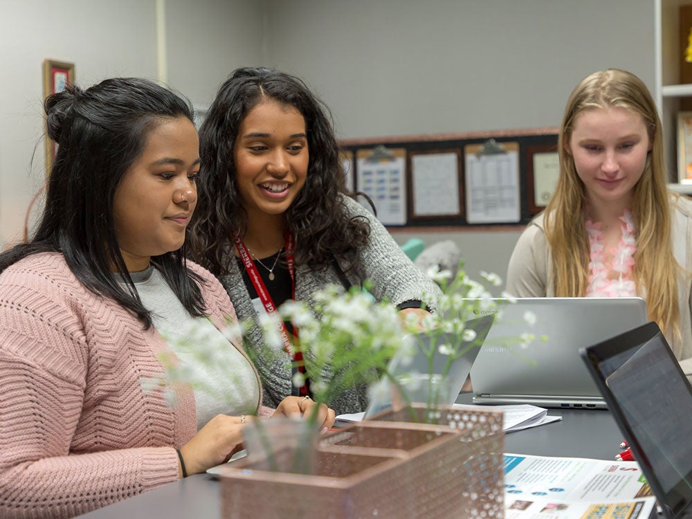 High school students receive help applying to Sierra College.