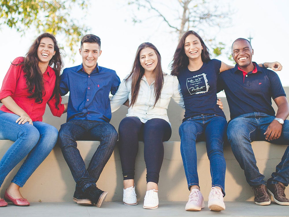 5 smiling students