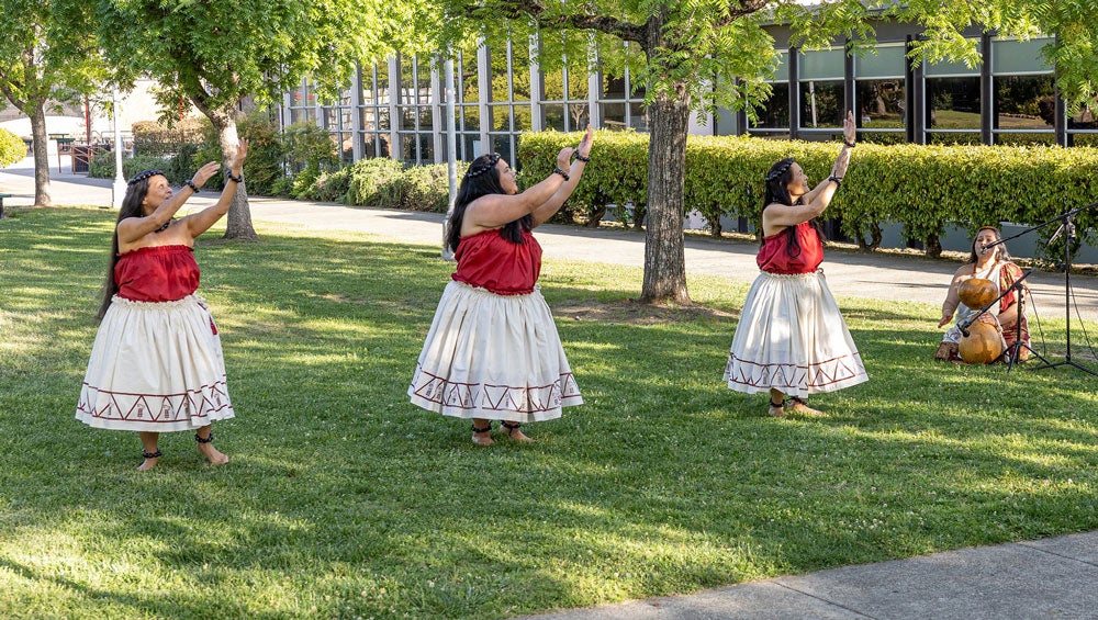 Pacific Islander Dancers