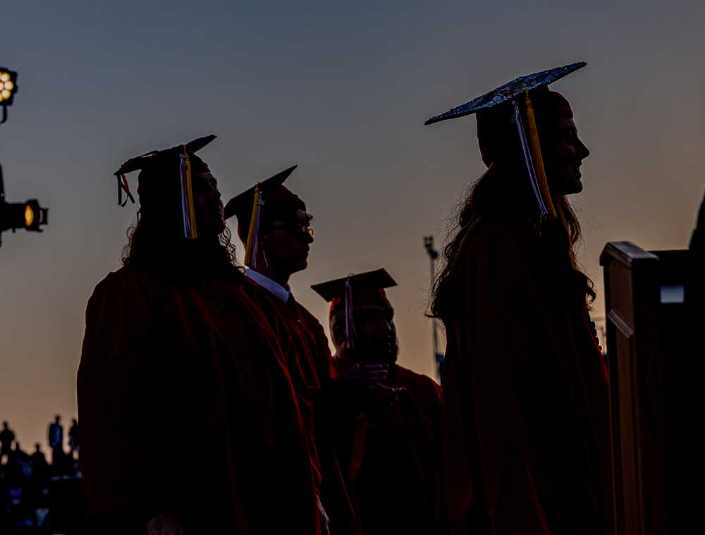 Alumni Grads Silouhette