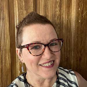 Headshot of Julia Park Tracey