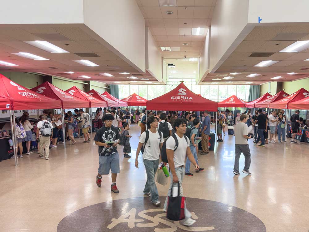 Students attend Welcome Event on Rocklin Campus