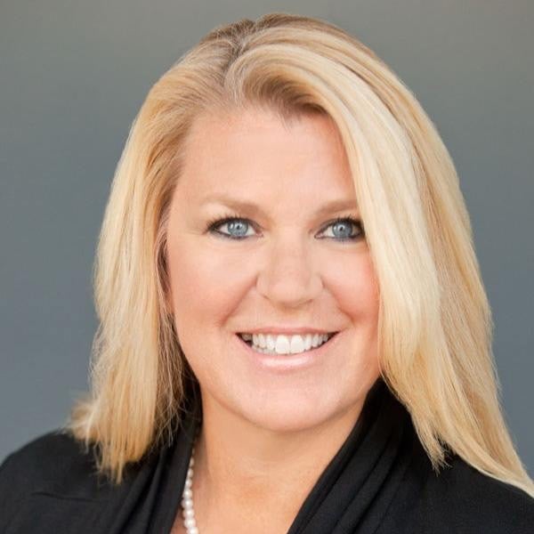 Lori Rianda Headshot