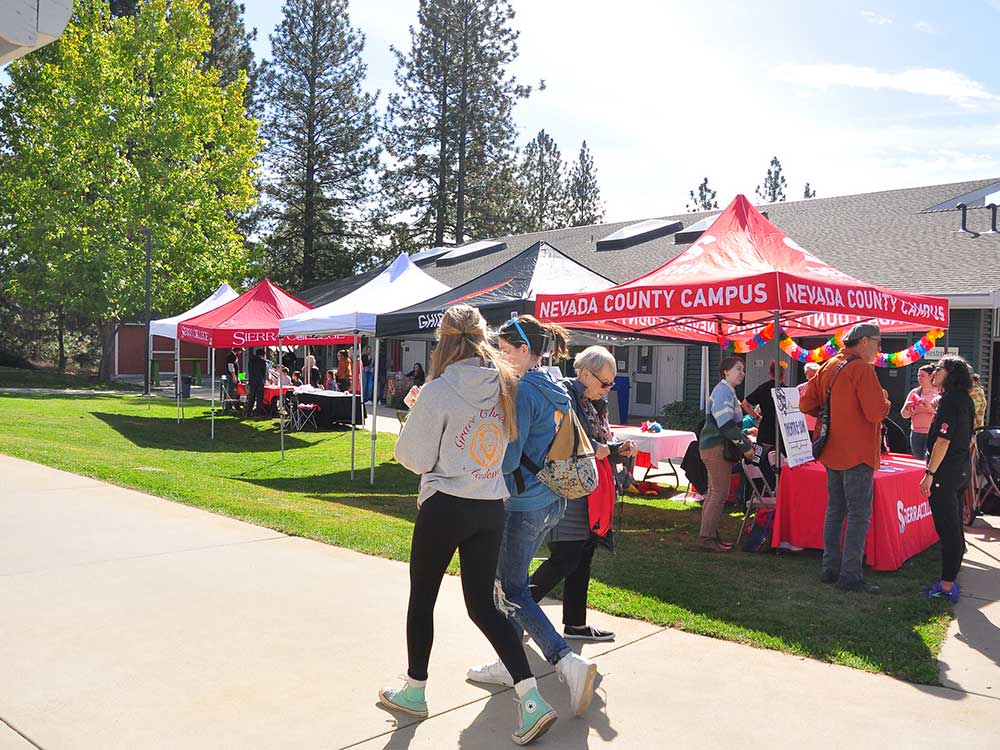 NCC students visit art fair